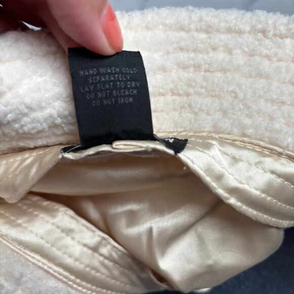 Steve Madden Cream Sherpa Bucket Hat OS - Picture 5 of 6